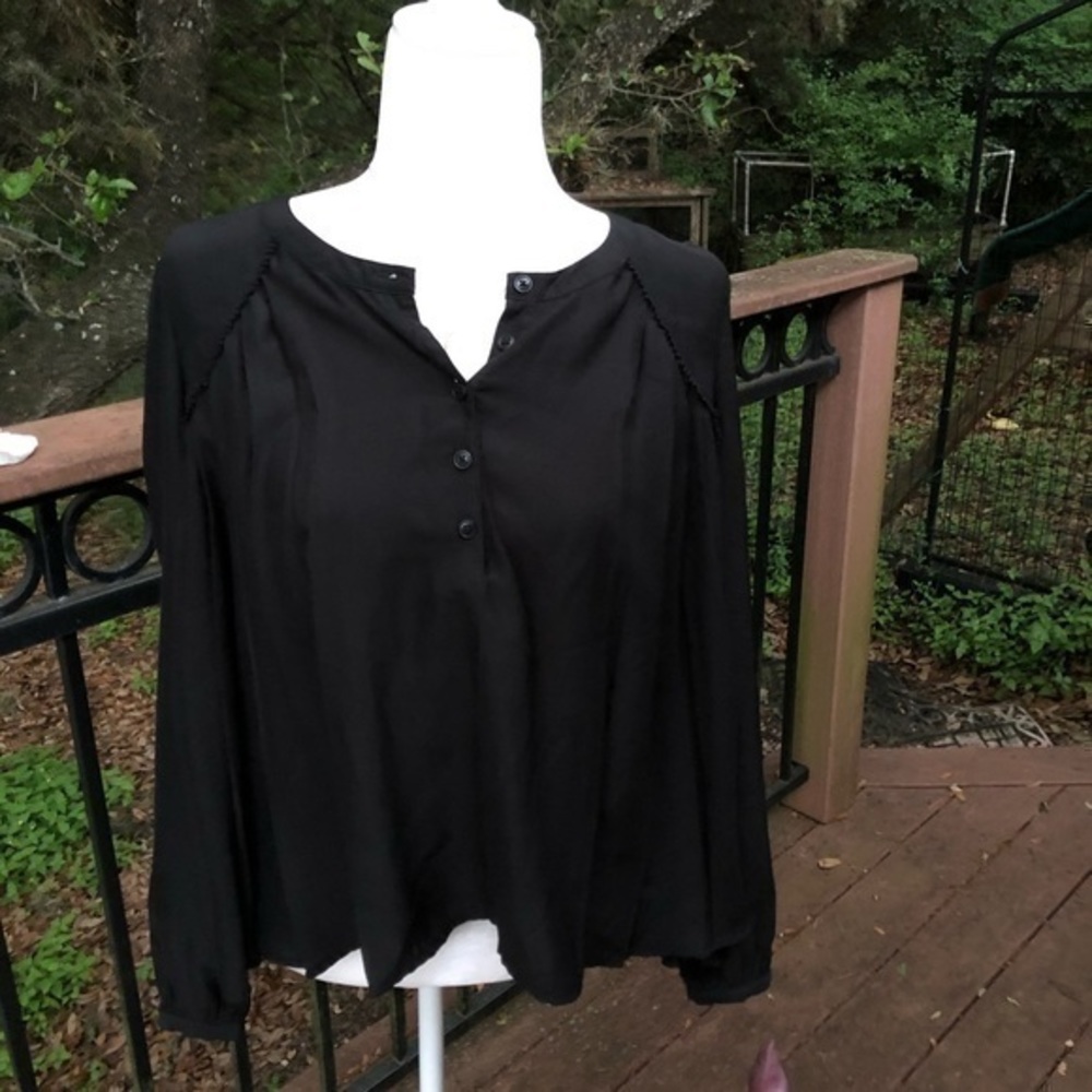 3/$20 Alice & OU Black Pleated Long Sleeve Blouse S